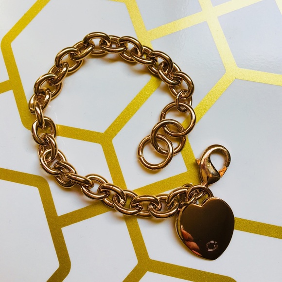 Guess Jewelry - Guess Heart Charm Bracelet in Rose Gold Guess Jewelry - Guess Heart Charm Bracelet in Rose Gold